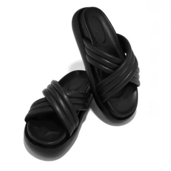 !! NEW !! Padded Criss Cross Platform Slide Sandals in Black - Picture 5 of 5